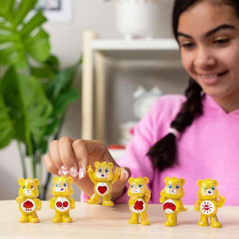 Girl with Ruby Figures