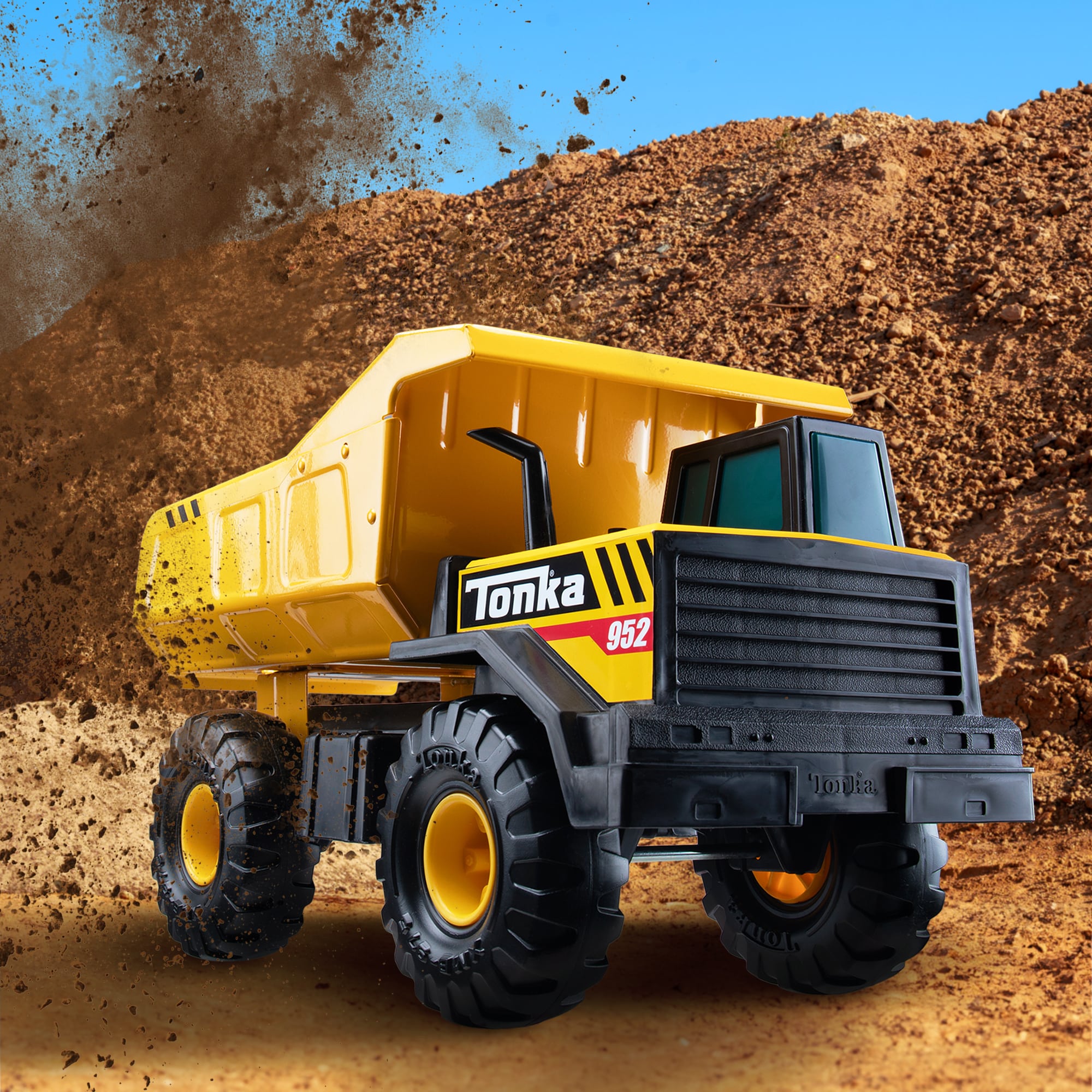 Basic Fun - - Basic Fun Mini Classics Tonka 2-Pack (Metal Movers Dump Truck And Bulldozer With 3 Traffic Cones And Barrier Fence
