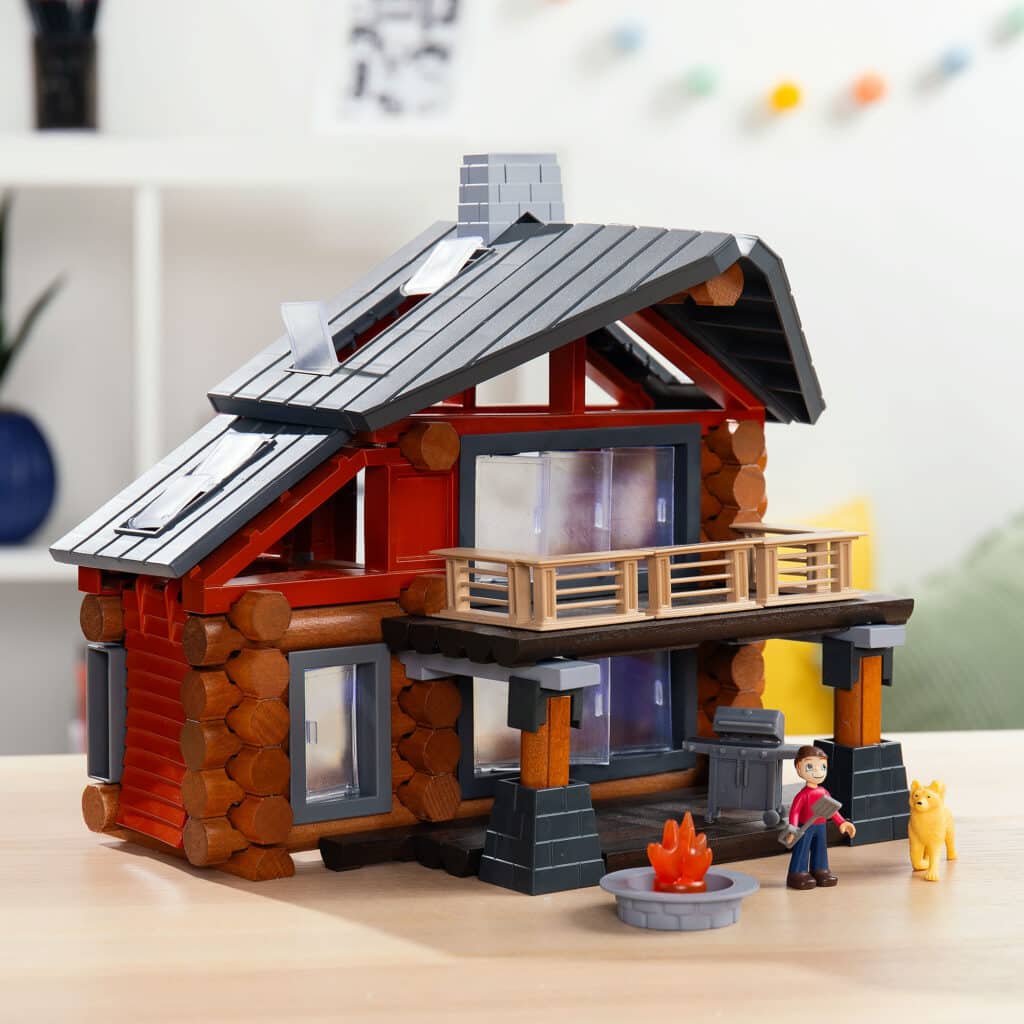 Front view of the Lincoln Logs Beechwood Retreat